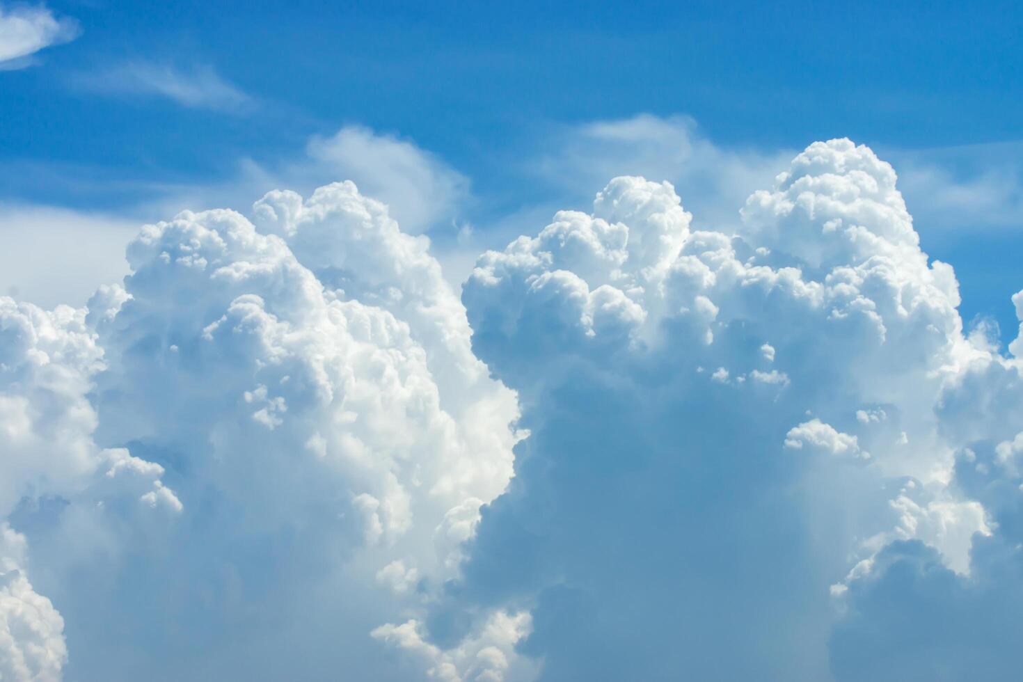 nuage blanc dans le ciel photo