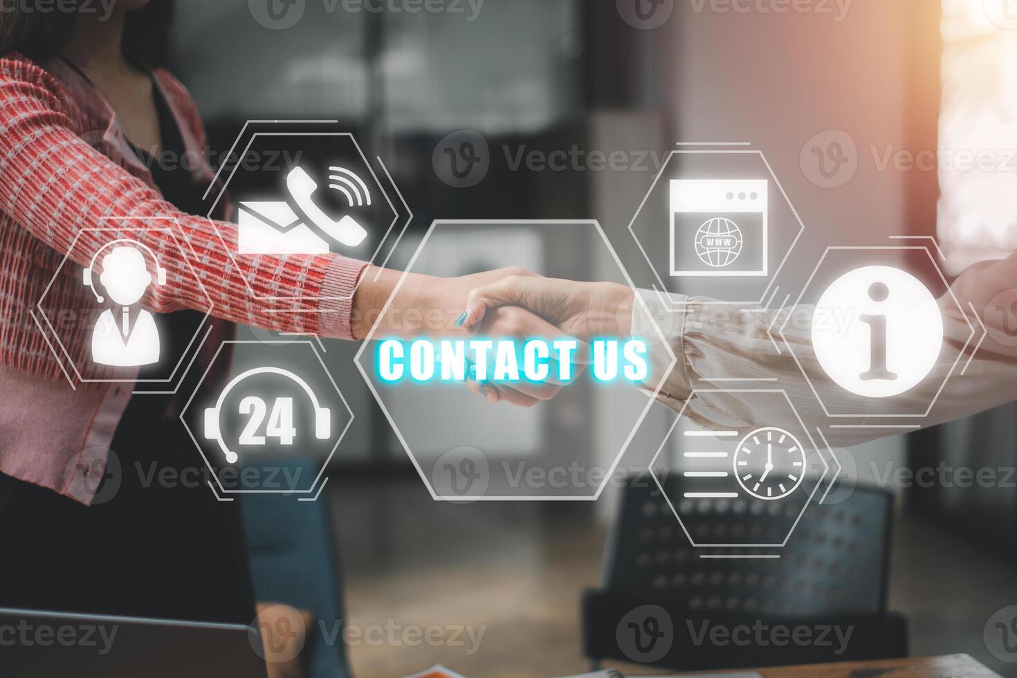 contact nous concept, affaires gens tremblement mains, finition en haut une réunion avec contact nous icône sur virtuel filtrer. photo