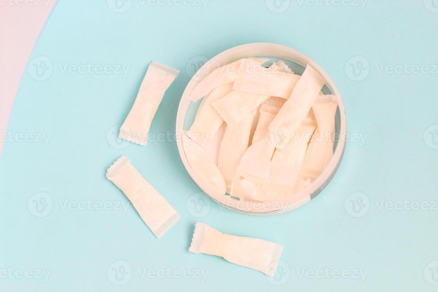 nicotine tampons snus, cigarette remplacement, pour gencive. photo