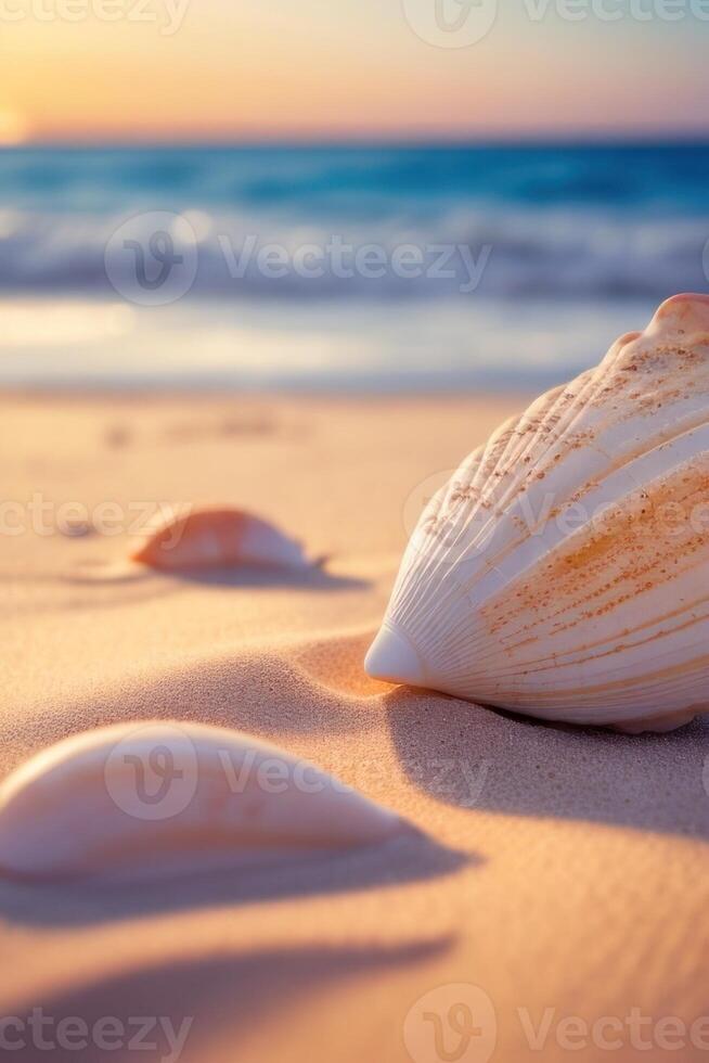 ai généré une coquille sur le le sable avec vagues dans le Contexte photo
