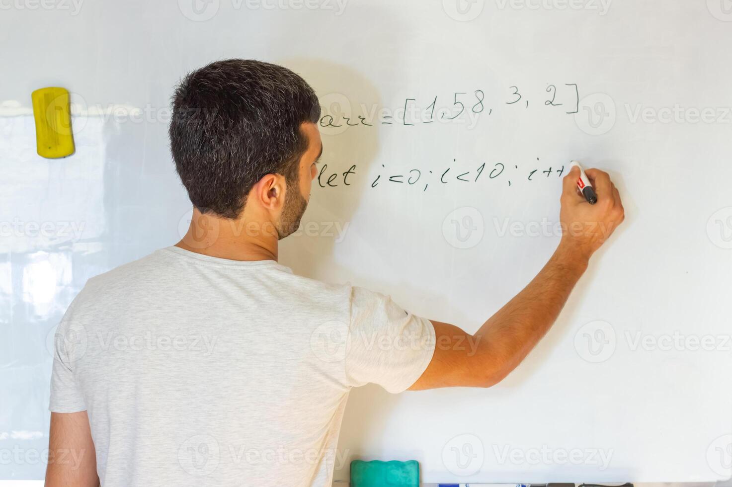 la personne travail dans bureau, la personne à le travail photo