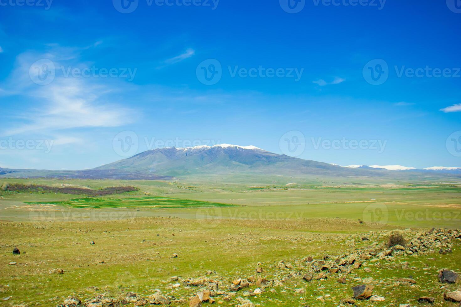 paysage avec montagnes et des nuages, Montagne paysage dans le été, paysage avec montagnes et bleu ciel photo