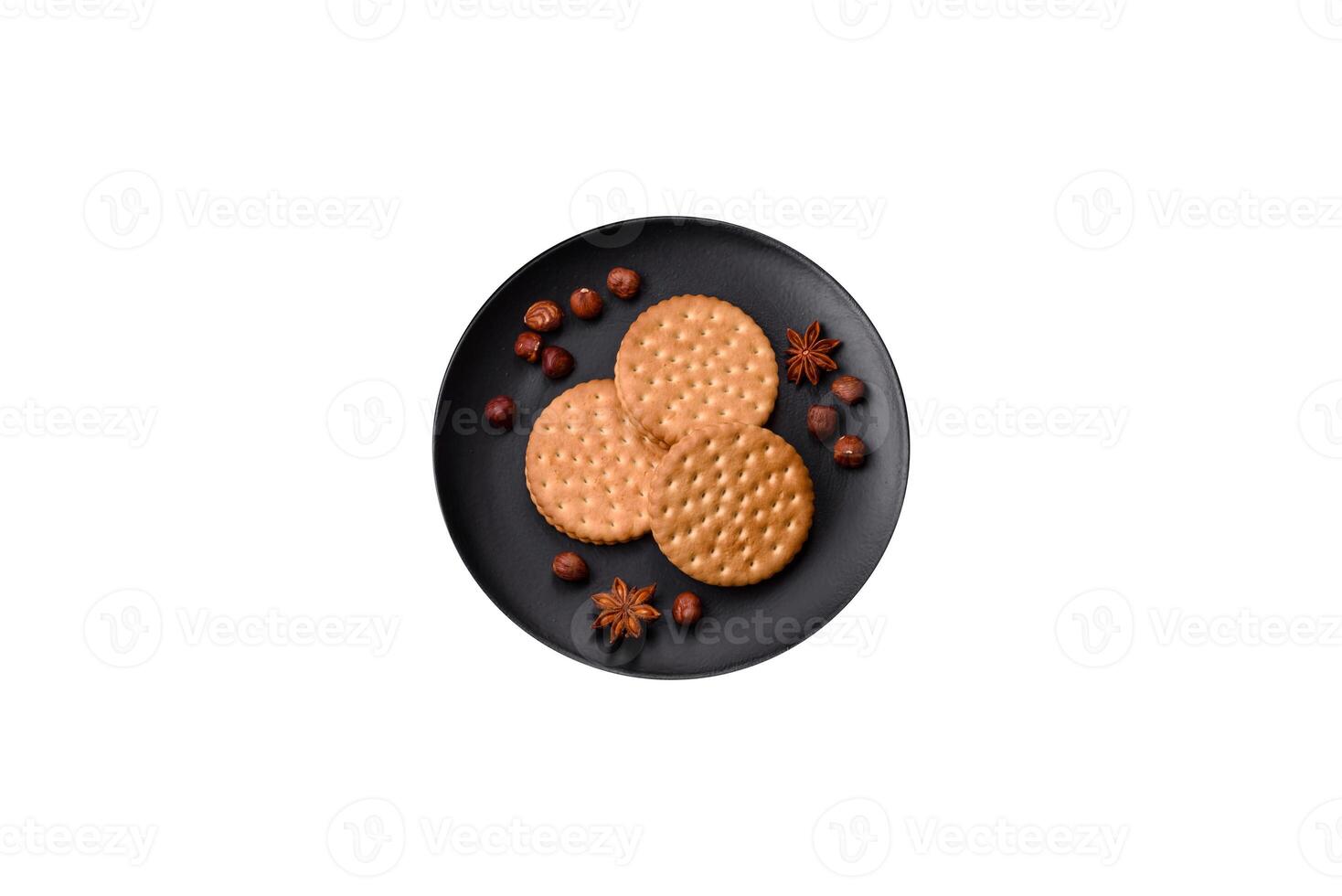 rond à pois casse-croûte casse-croûte biscuits avec crème sur une foncé béton Contexte photo