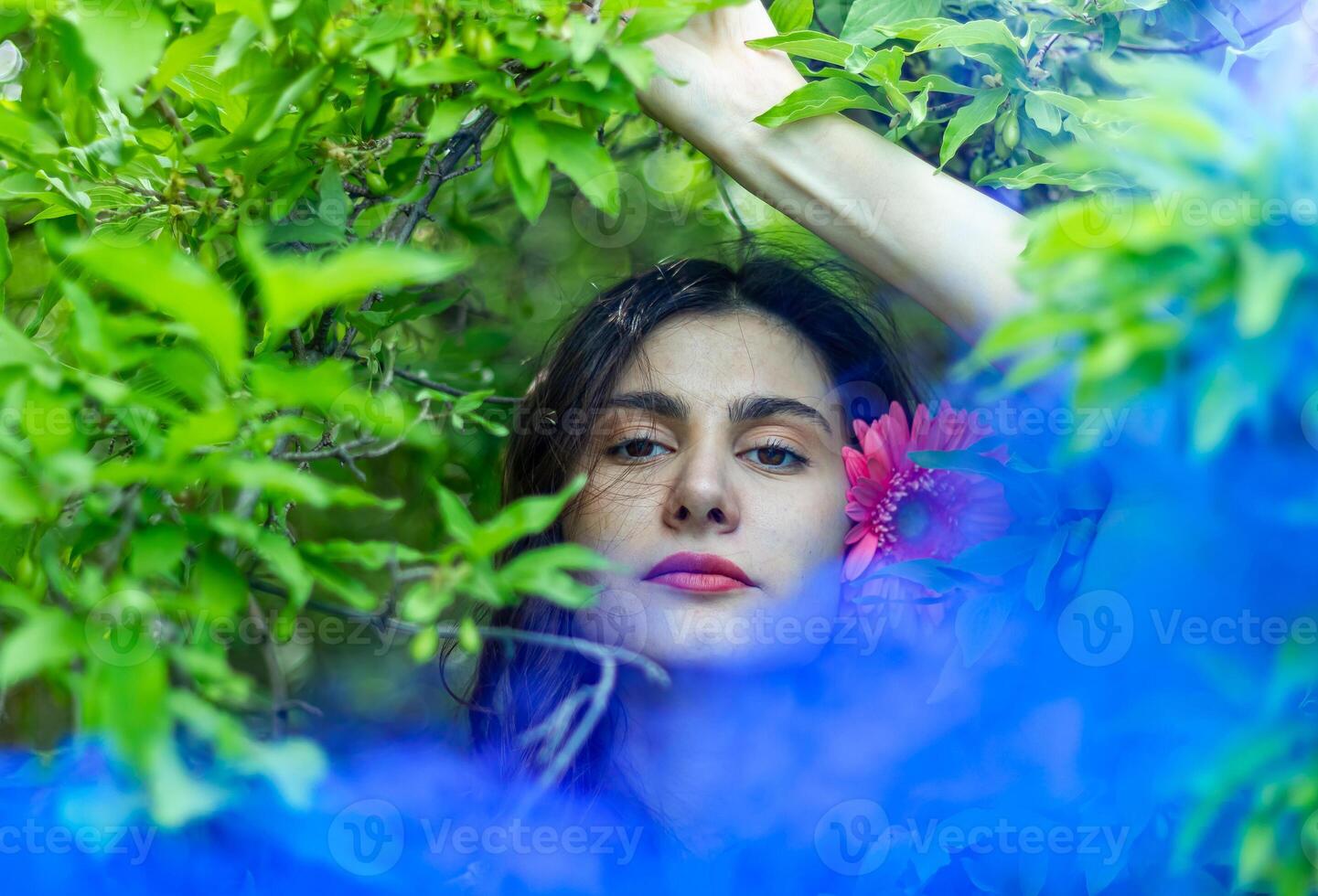 jolie Jeune fille dans le nature, fille dans le parc photo