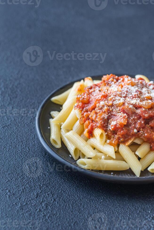 portion de Penne avec arrabbiata sauce photo