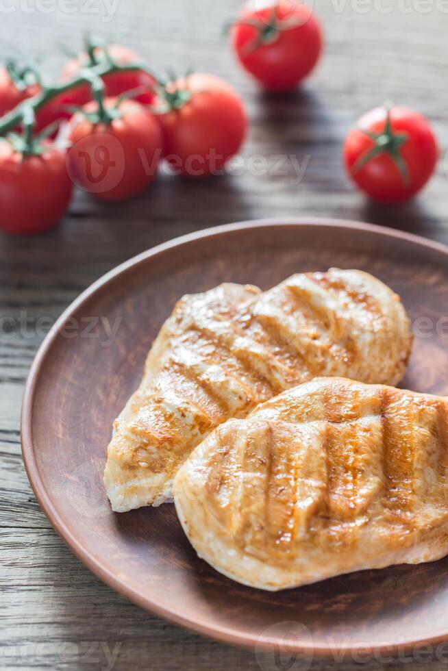 grillé poulet avec Frais Cerise tomates photo