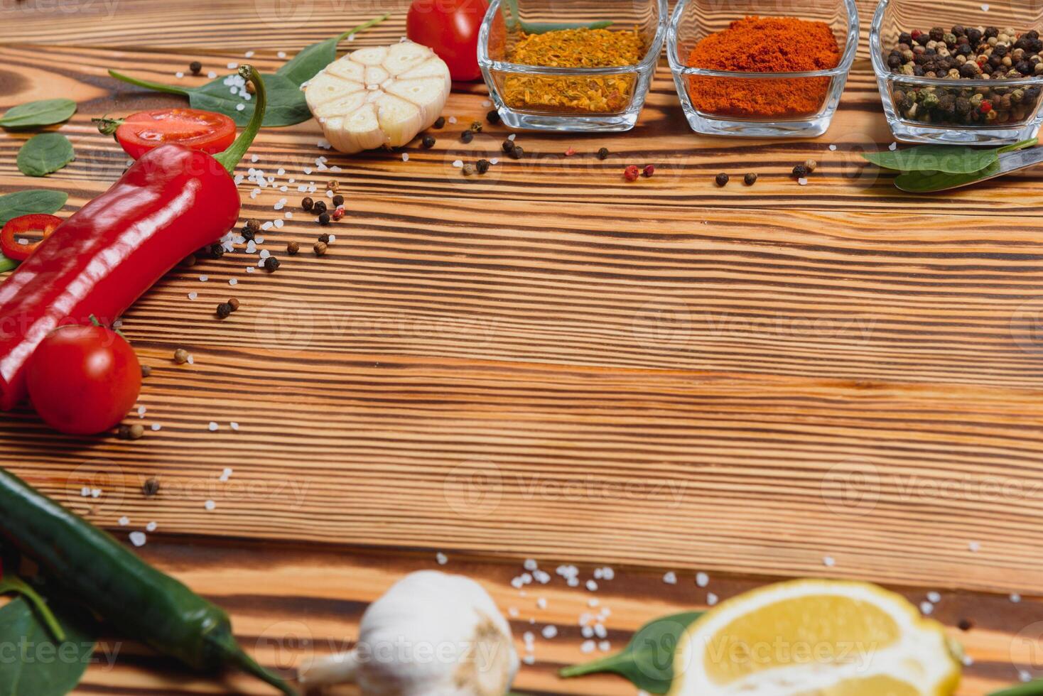 cuisine tableau. Contexte avec épices et des légumes. Haut voir. gratuit espace pour votre texte. photo