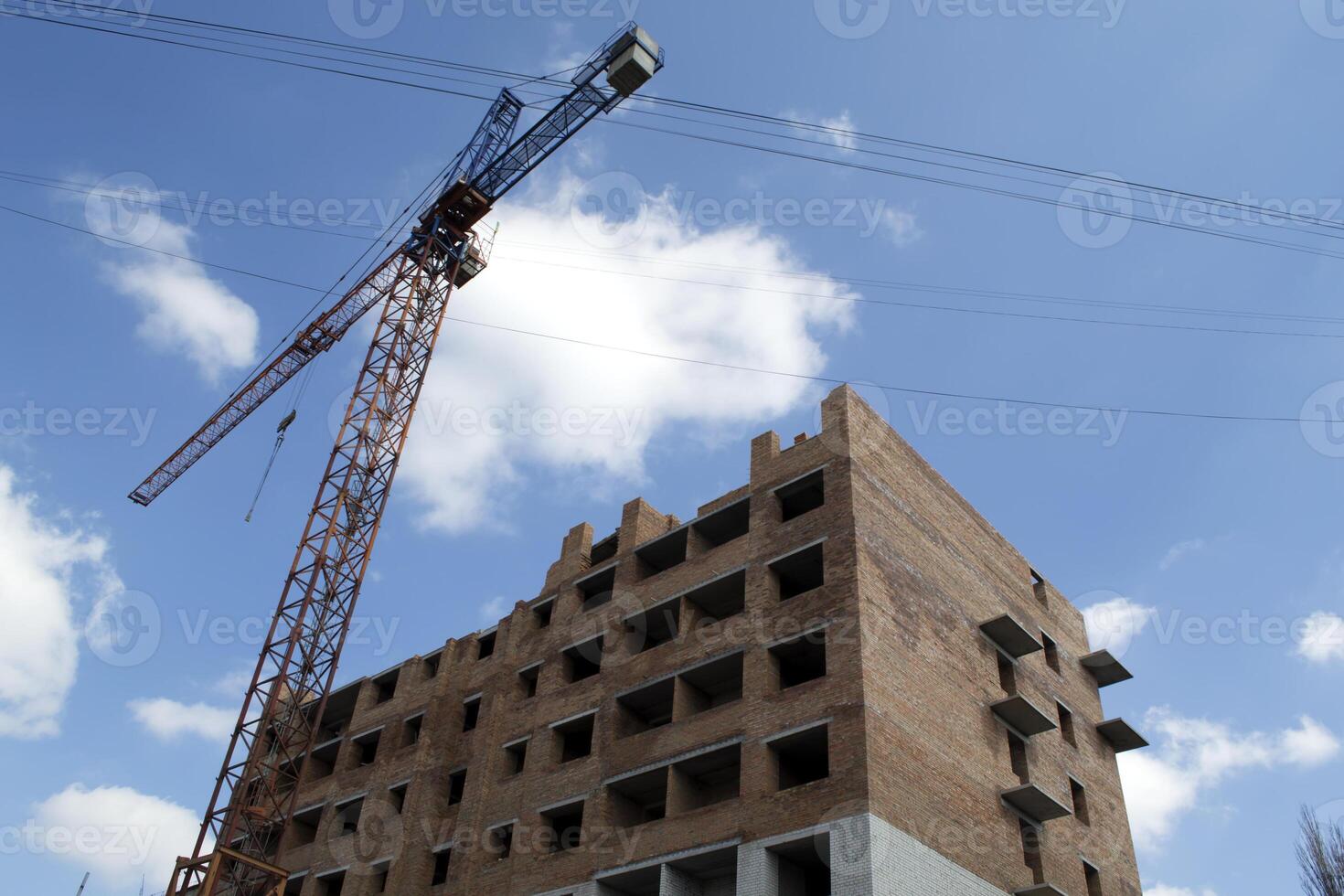 construction de une multi étage Résidentiel bâtiment. construction travaux photo