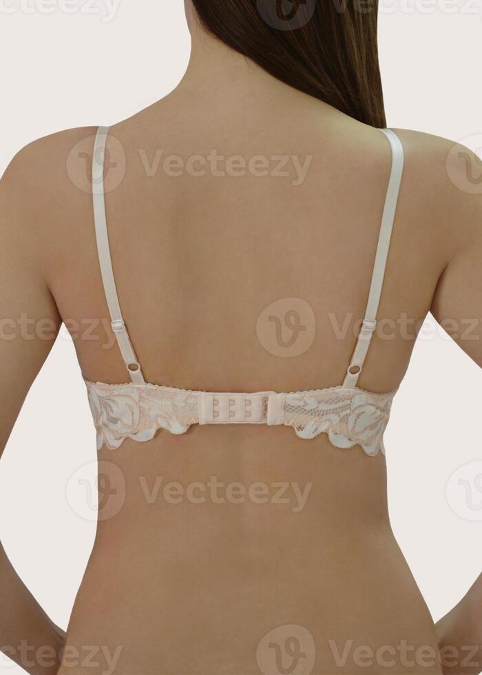 lingerie. magnifique dentelle sexy beige soutien-gorge sur une modèle. à la mode aux femmes sous-vêtement. photo