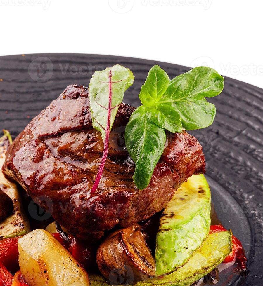 gourmet appétissant rôti du boeuf steak avec Patate coins et autre des légumes photo