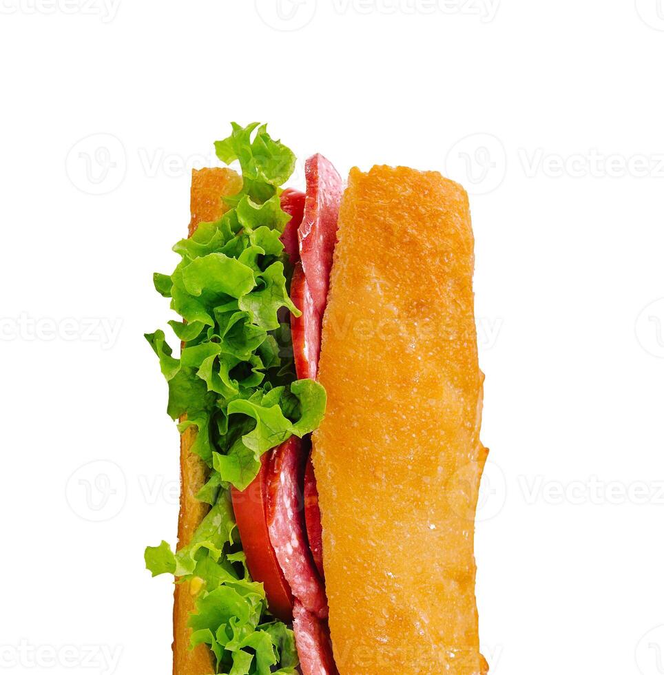 italien sandwich avec salami et salade photo