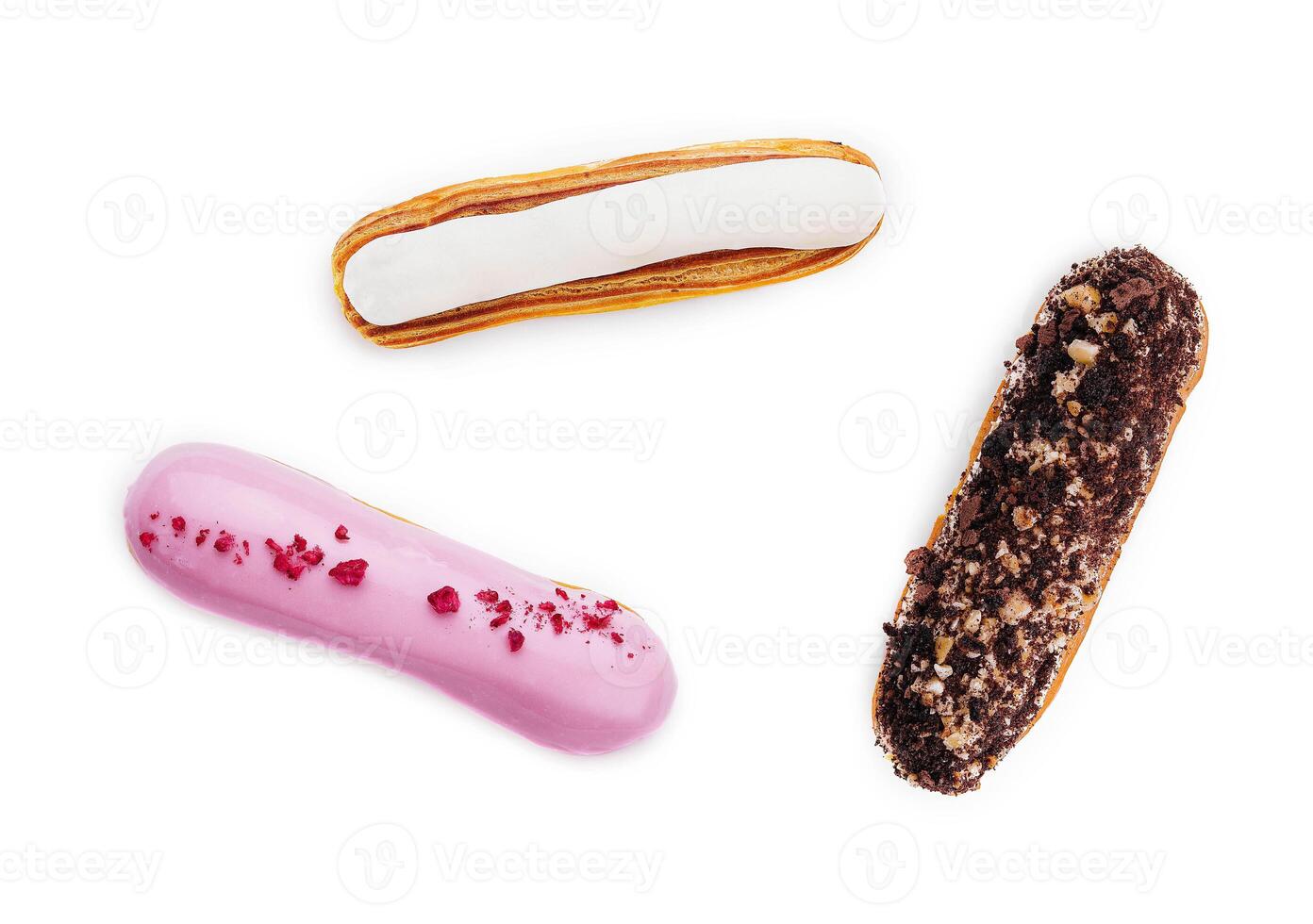 Trois différent les types de français éclairs sur une blanc assiette isolé sur blanc Contexte photo