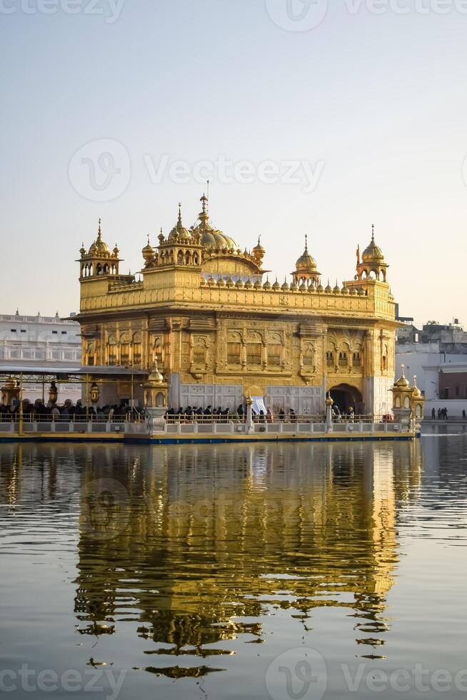 magnifique vue de d'or temple - harmandir sahib dans Amritsar, Pendjab, Inde, célèbre Indien sikh repère, d'or temple, le principale sanctuaire de sikhs dans Amritsar, Inde photo