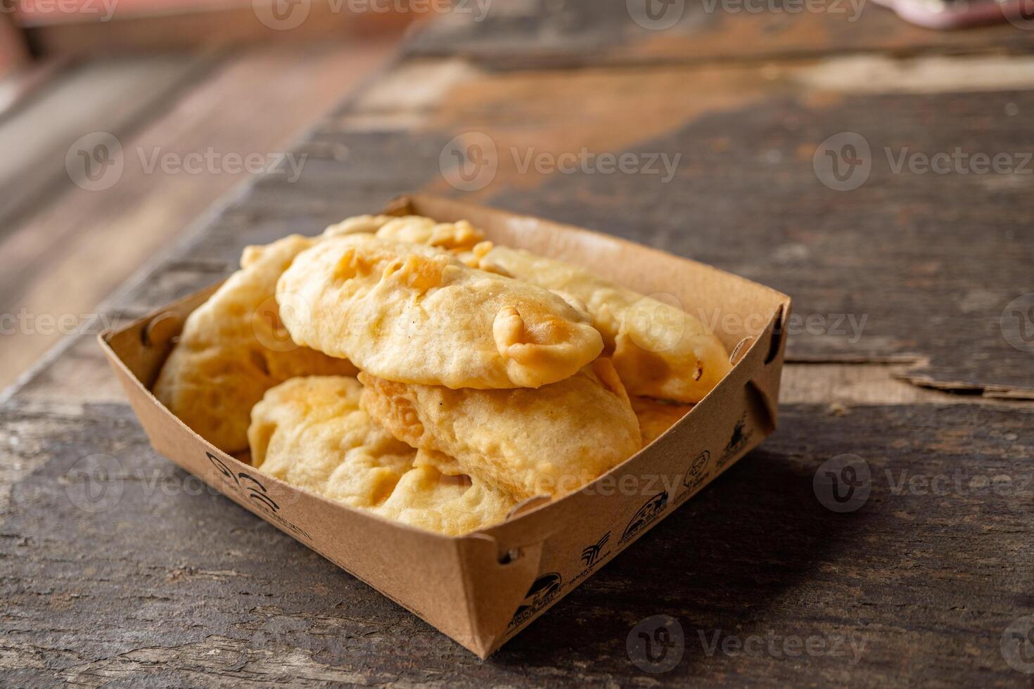 banane frit traditionnel casse-croûte nourriture Indonésie sur le restaurant. le photo est adapté à utilisation pour traditionnel nourriture Contexte et casse-croûte contenu médias.