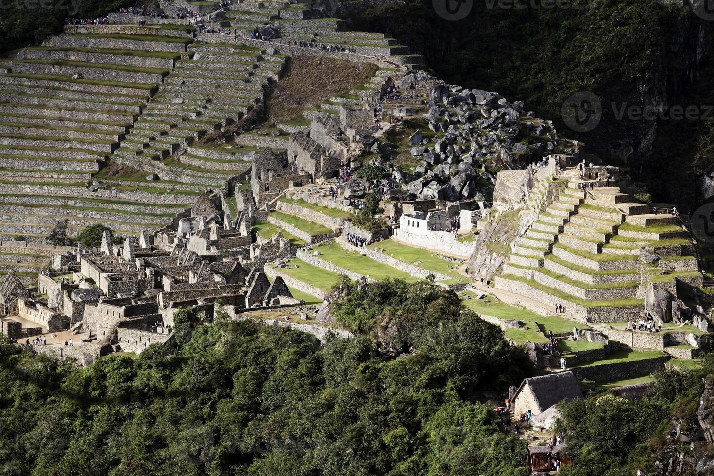 loin vue de machu Picchu inca ruines de Huayna Picchu photo