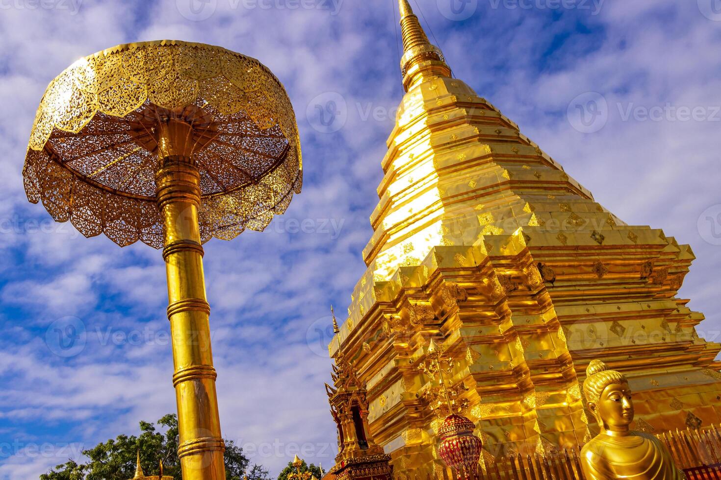 d'or wat phra cette est ce que je suthep temple les temples chiang mai Thaïlande. photo