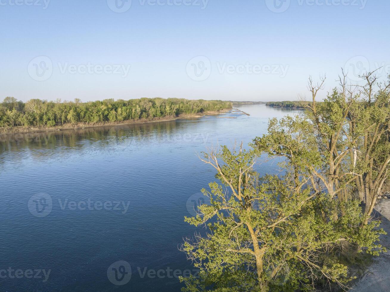 printemps lever du soleil plus de le Missouri rivière à Dalton bas - aérien vue photo