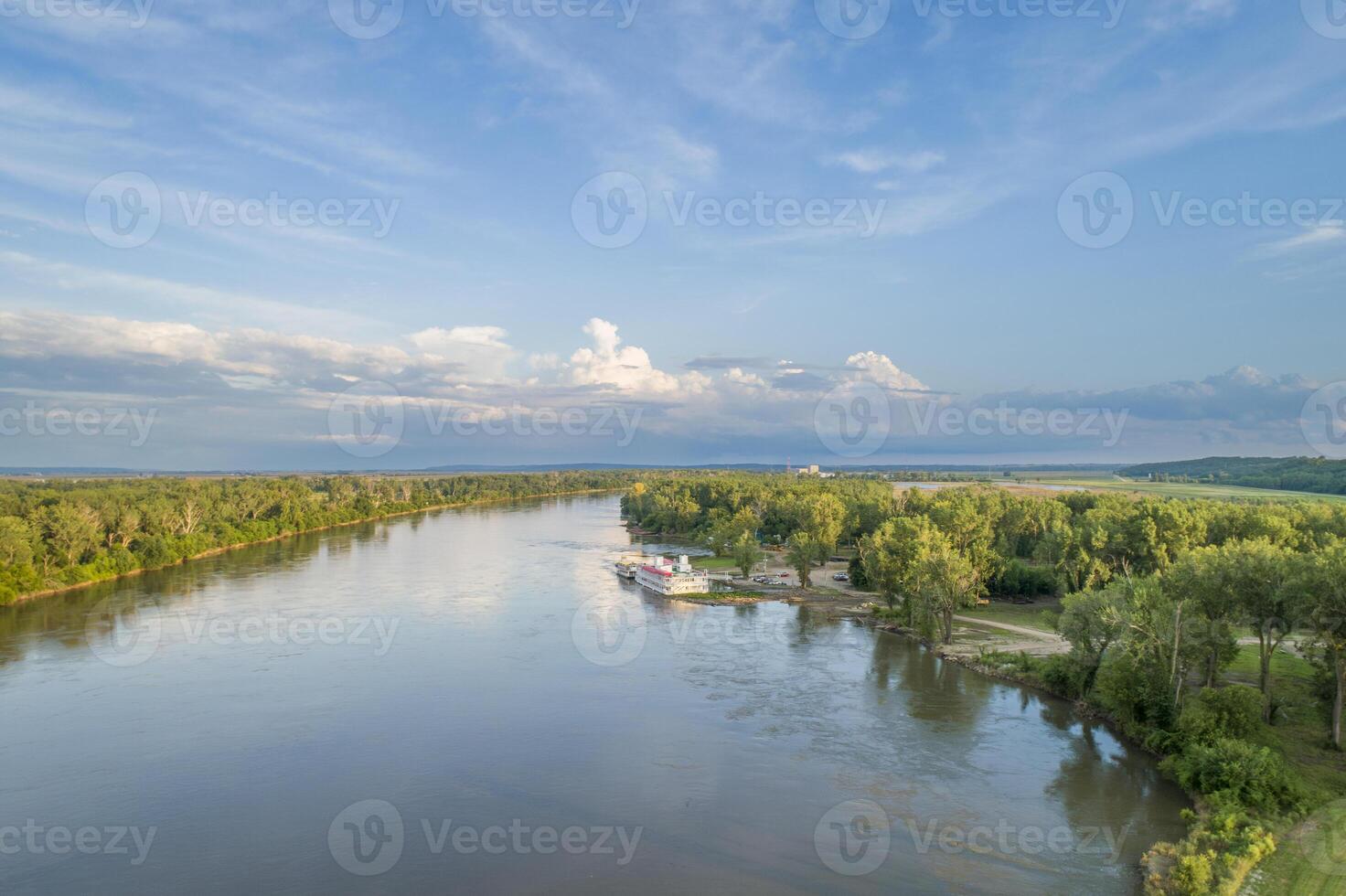 été aérien vue de le Missouri rivière en aval de Brownville, Nebraska photo