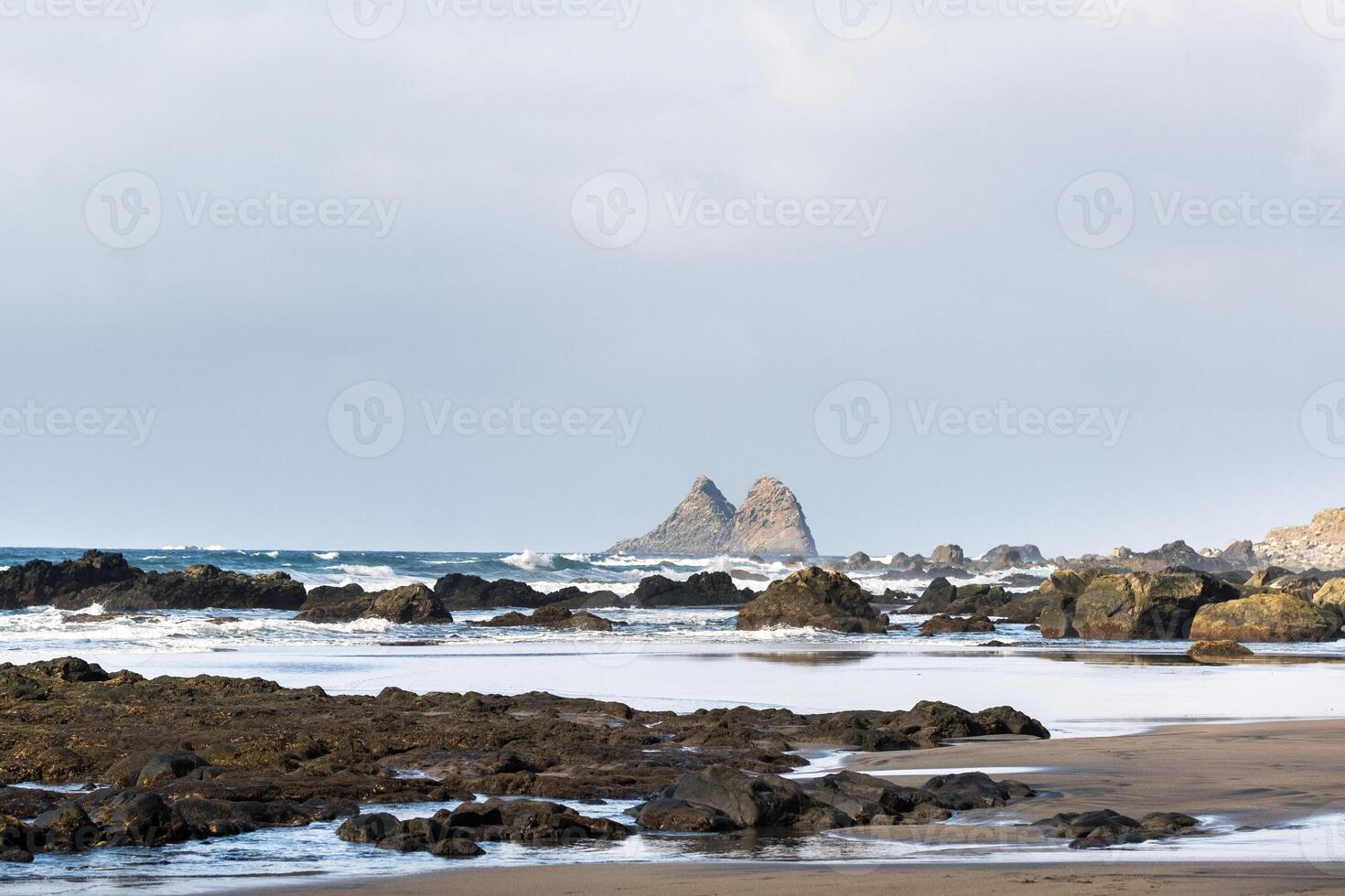 le sablonneux plage de benijo sur le île de tenerife.canaries îles, Espagne photo