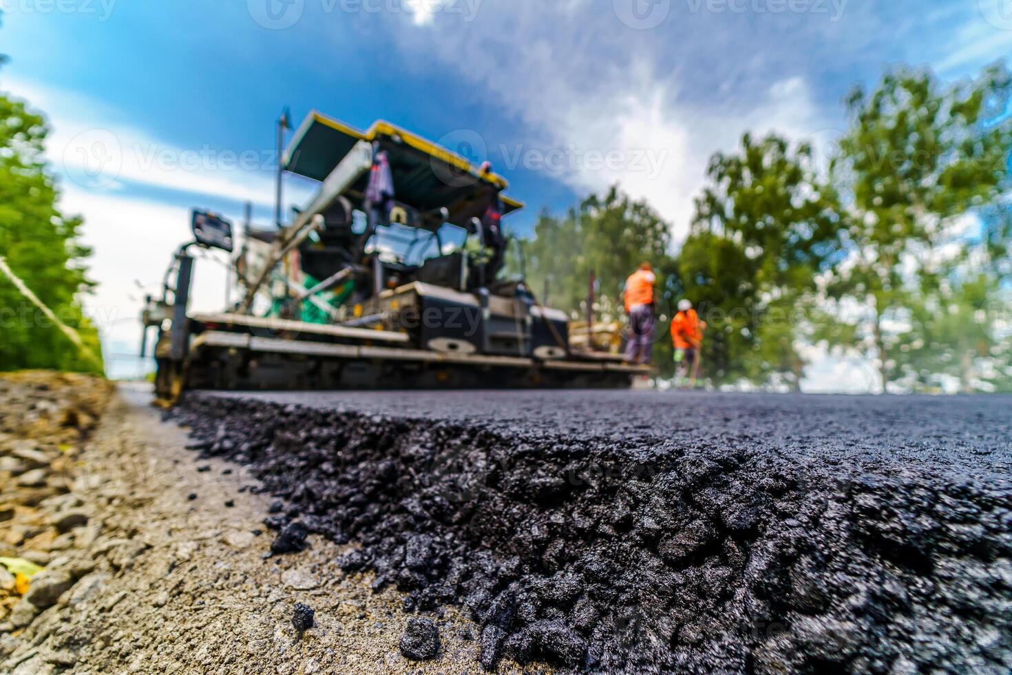 grand vue sur le route machinerie travail sur le Nouveau route construction placer. photo