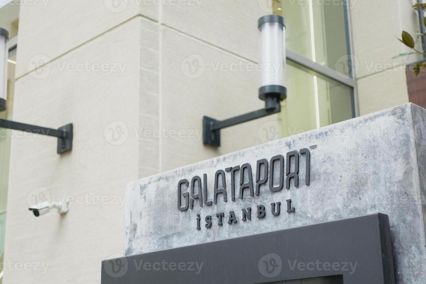 port de galata texte signe dans eminonu photo