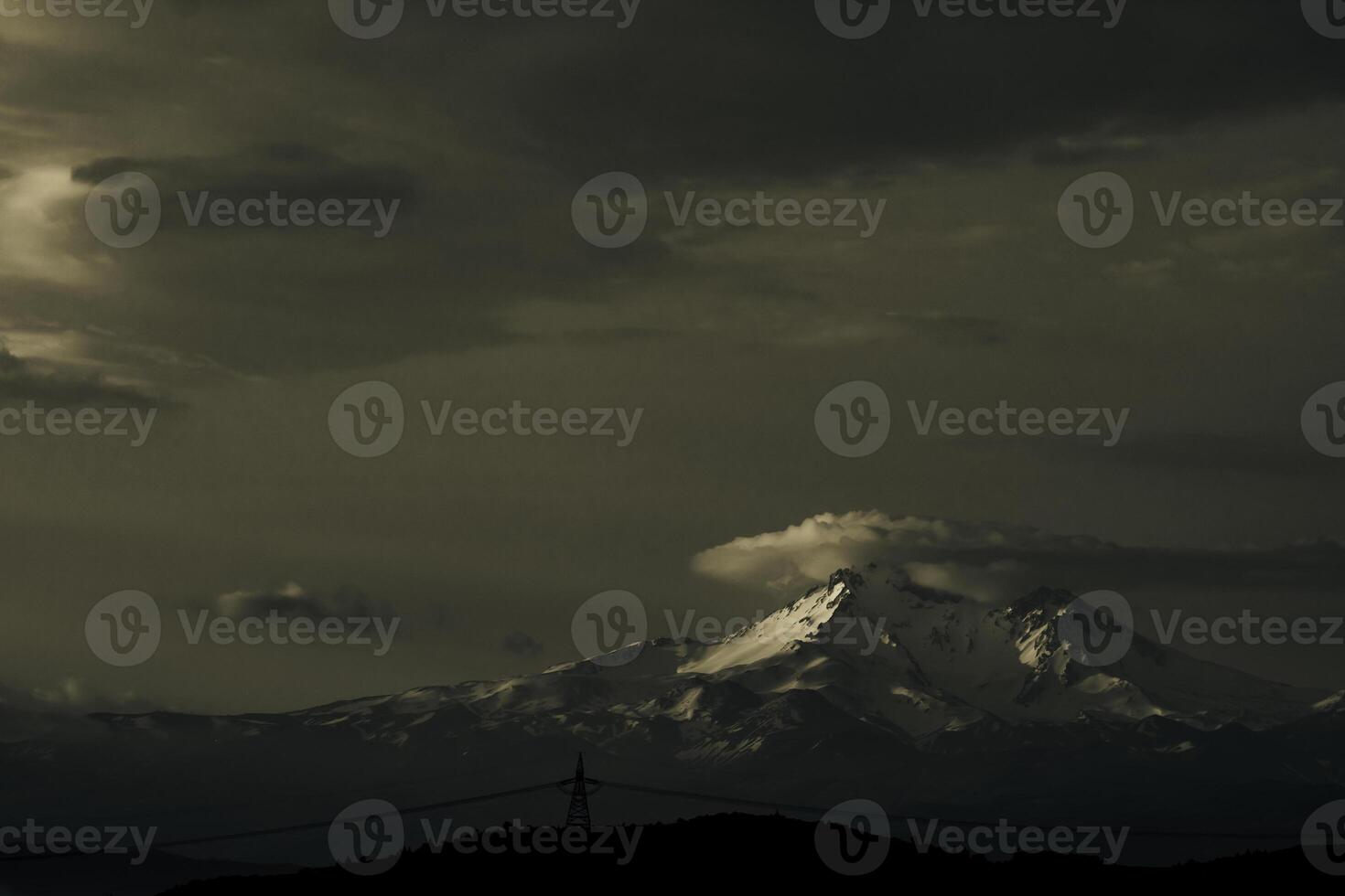 monochrome monter vue à lever du soleil dans le Matin. monter erciyes dans Kayseri photo