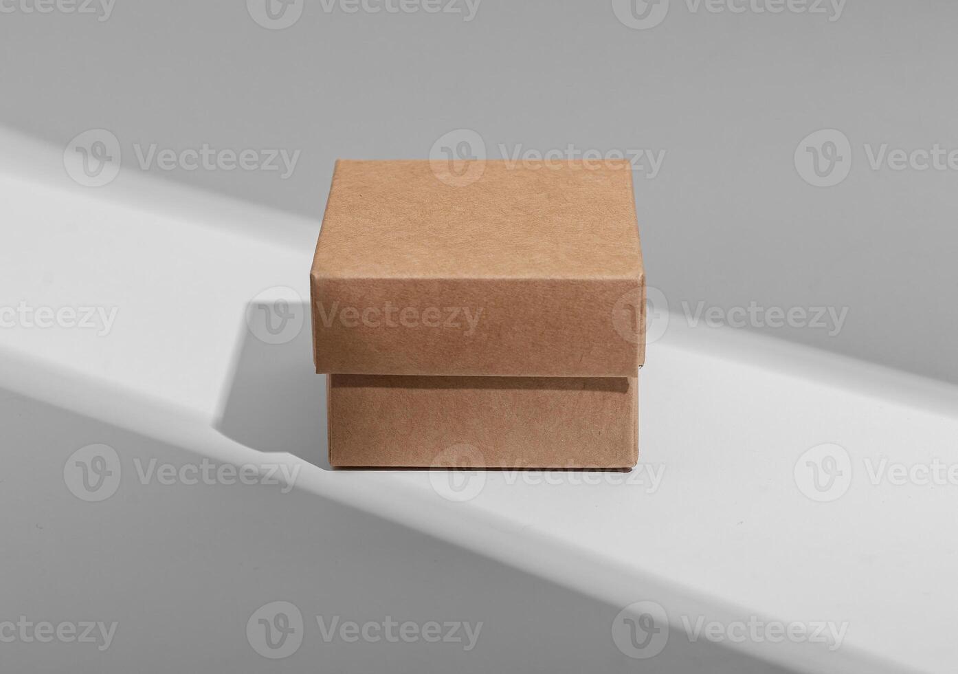 kraft carton boîte de carré forme, petit peu papier carton paquet photo