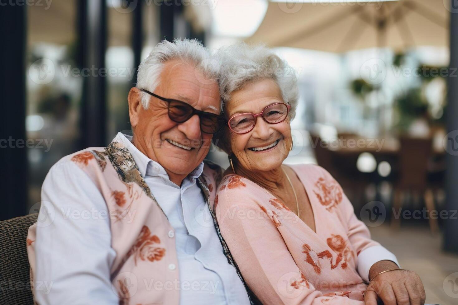 ai généré content Sénior couple, marié vieux homme et femme séance, étreindre. souriant grands-parents portrait photo