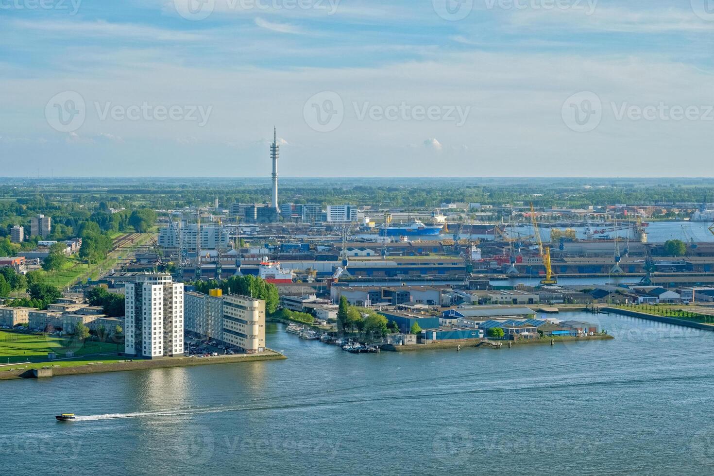 vue de Rotterdam Port et nouveau maas rivière photo