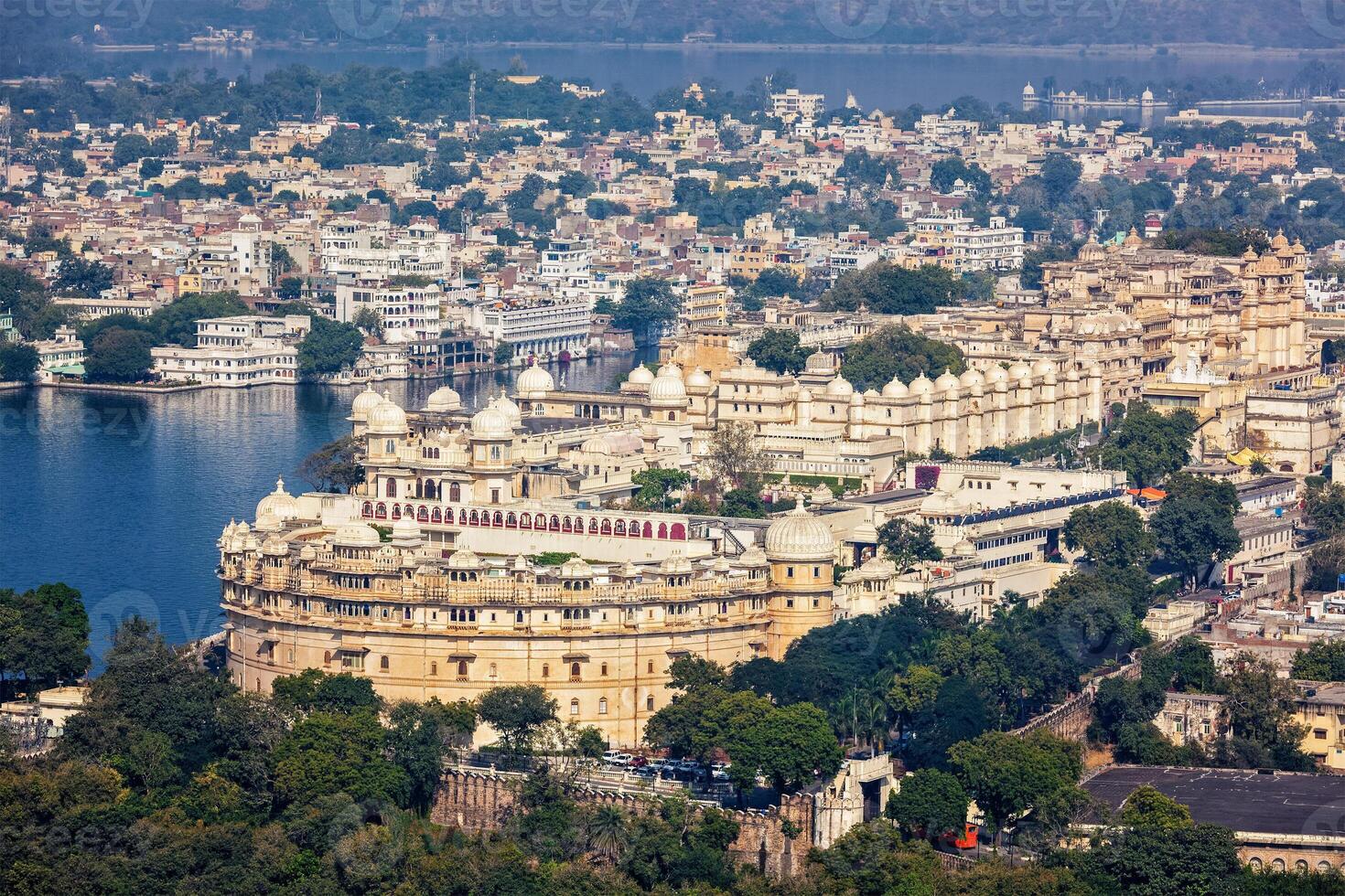 vue de ville palais. udaïpur, rajasthan, Inde photo