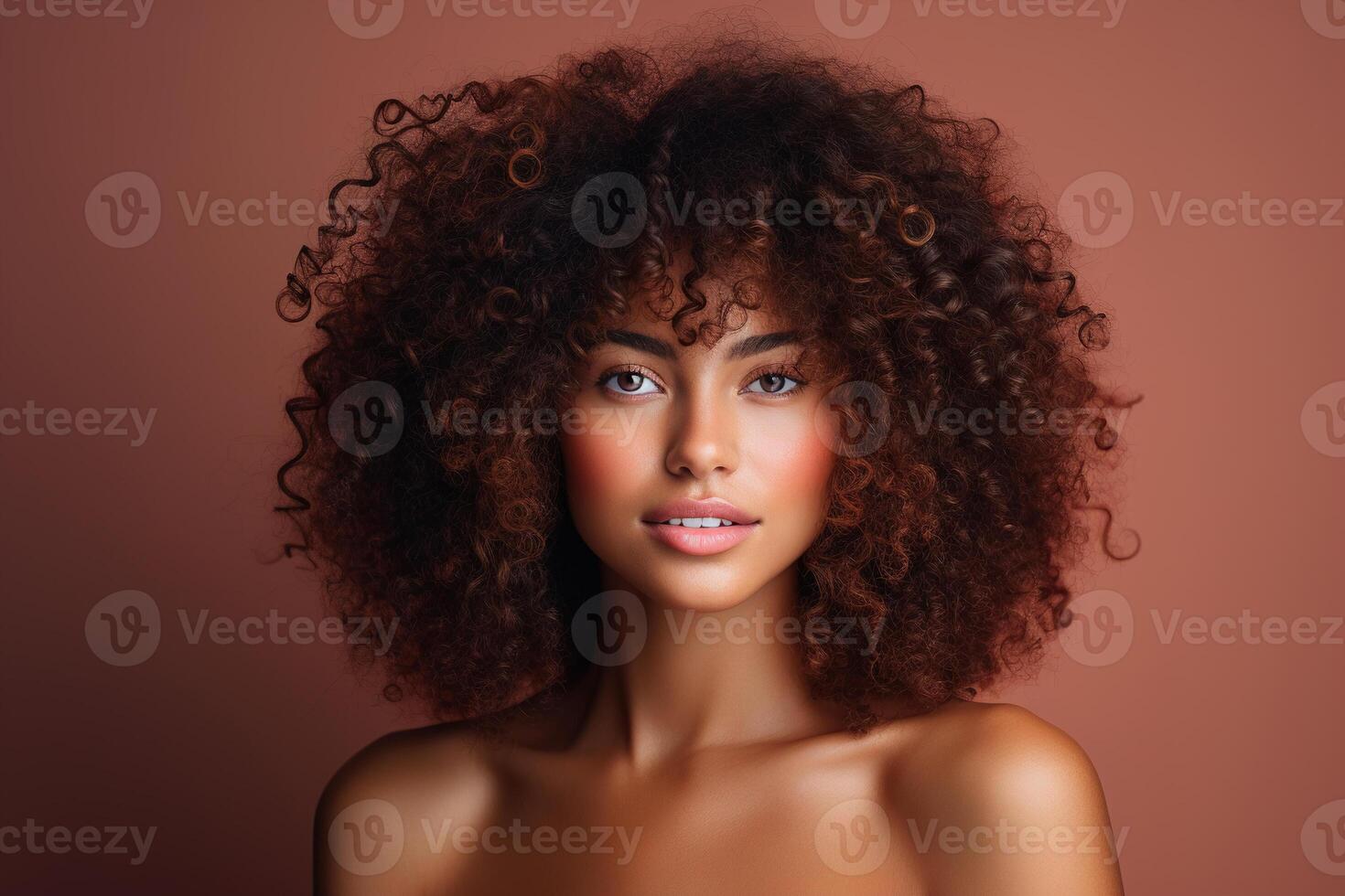 ai généré femelle portrait de une Jeune nu attrayant africain américain femme avec un afro coiffure à la recherche à caméra, la féminité photo