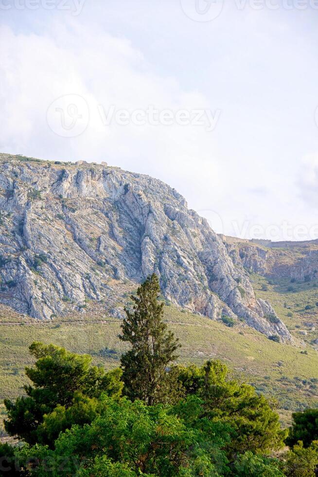 acrocorinthe fortifié Montagne à Péloponnèse, Grèce photo