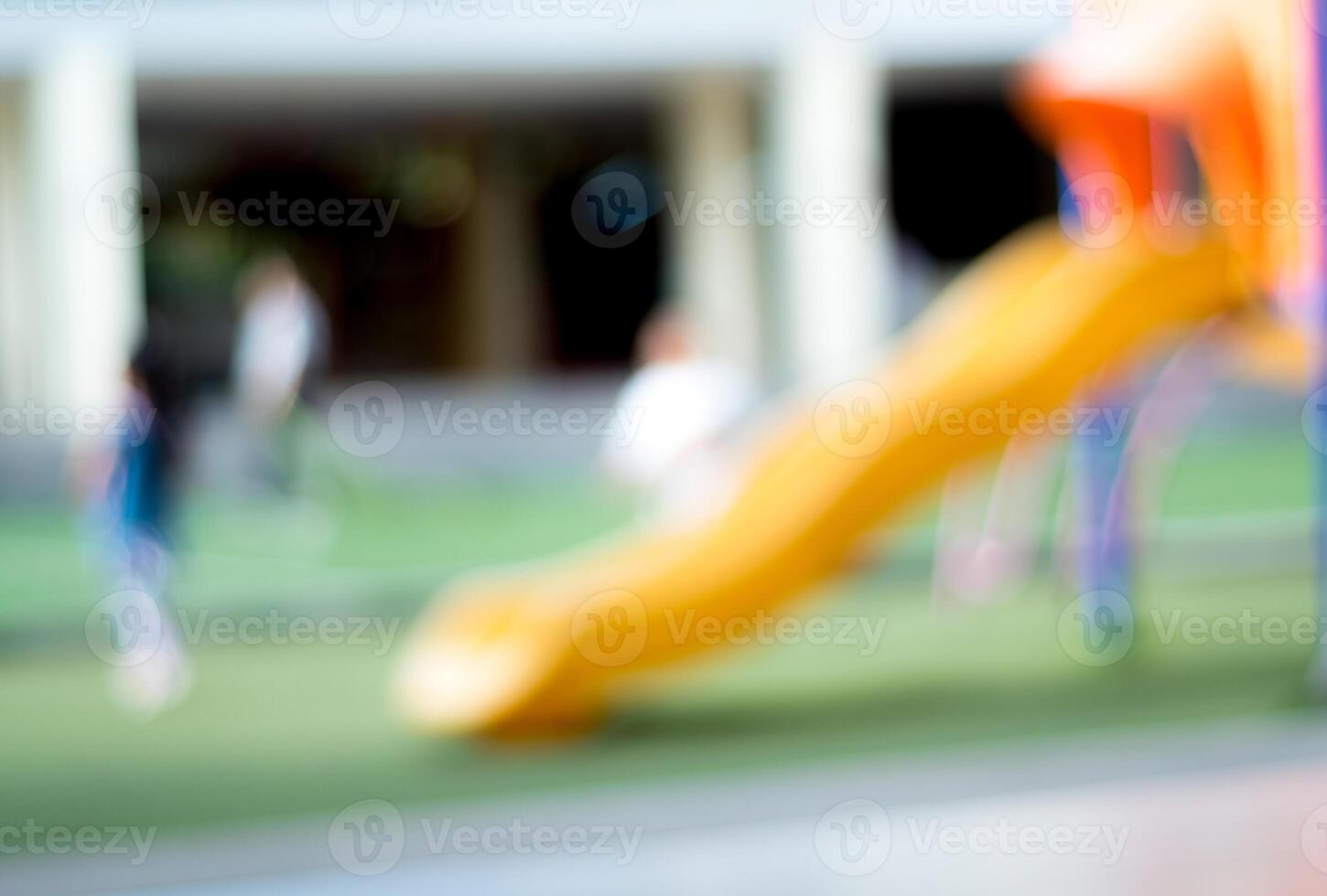 aire de jeux d'école défocalisée et activité pour enfants photo