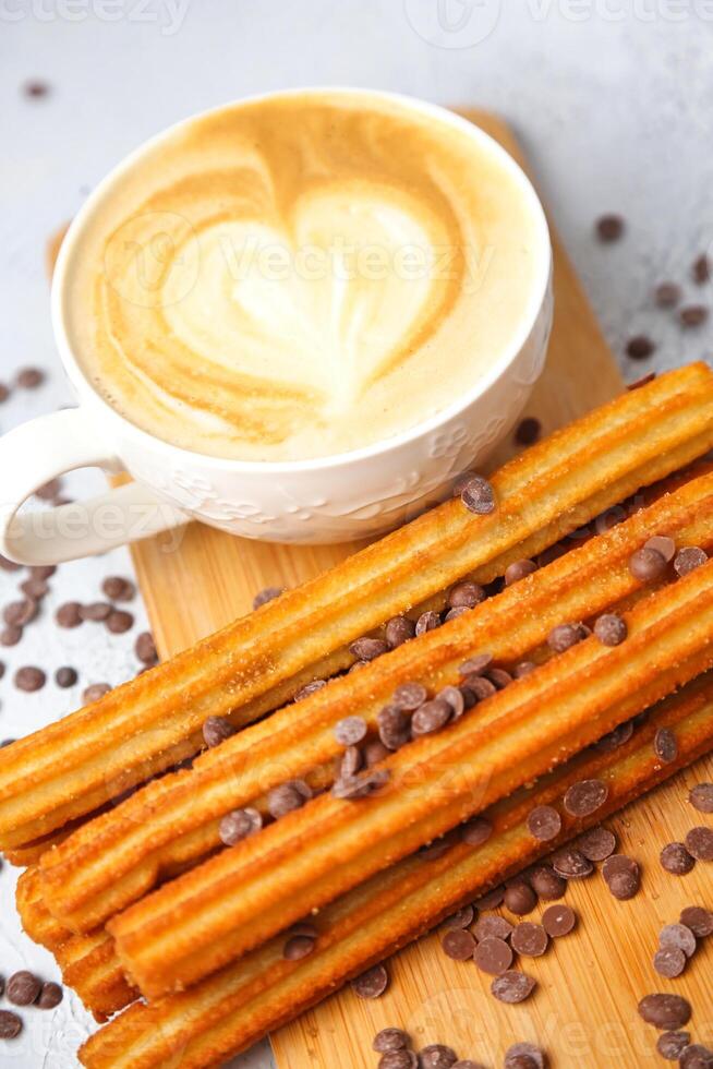 tasse de café avec Chocolat frites sur le côté photo