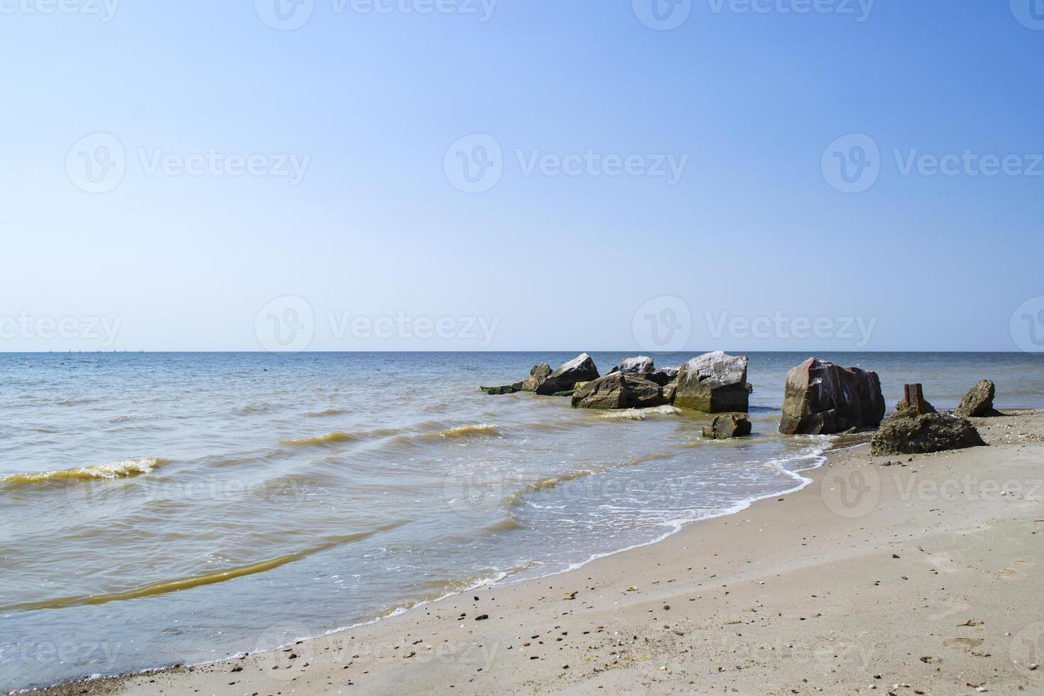 paysage marin de Azov mer. non un sur le plage. magnifique côte. photo