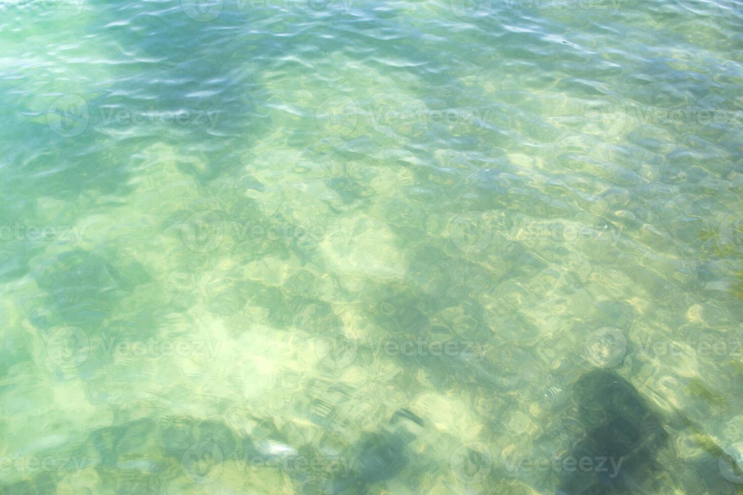 Azur côte. nettoyer l'eau. été plage dans soleil. photo
