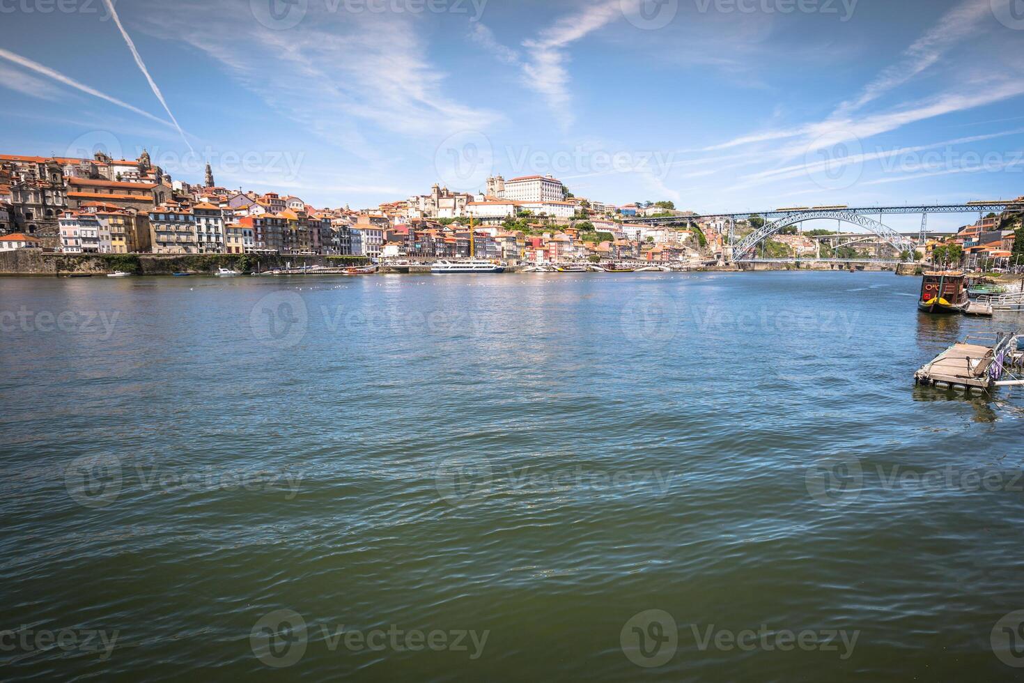 Porto, le Portugal vieux ville sur le Douro rivière. photo