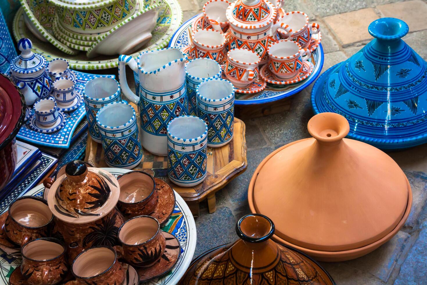 faïence dans tunisien marché photo