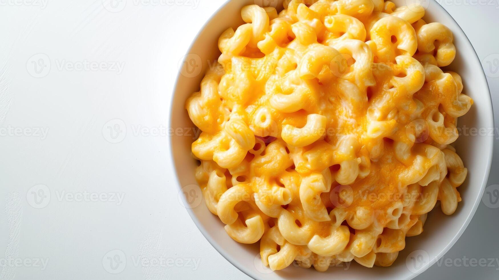 ai généré Haut vers le bas coup de crémeux macaroni et fromage sur une nettoyer blanc Contexte photo