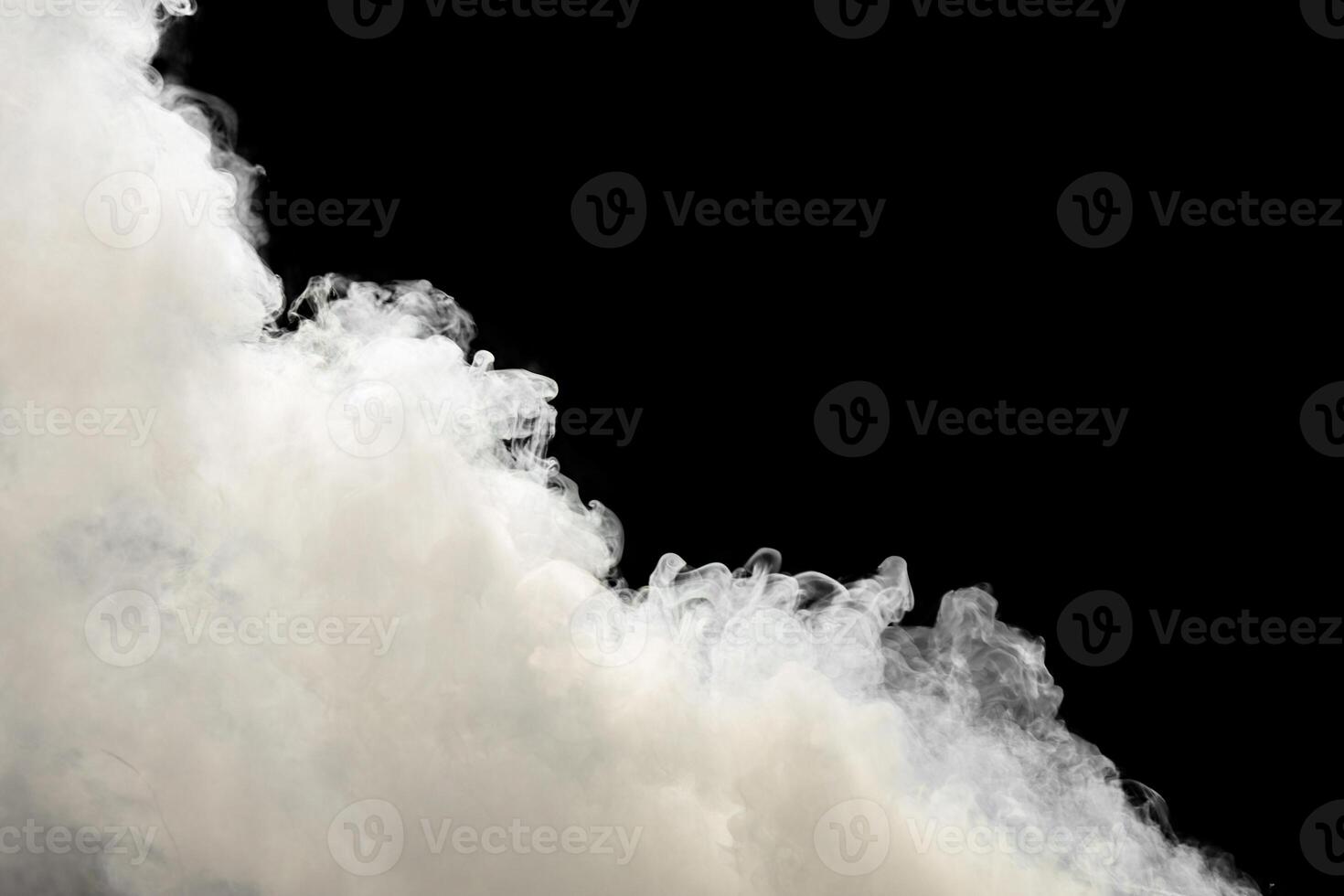 fumée sur une noir Contexte. recouvrir. blanc des nuages ou brouillard. graphique élément photo