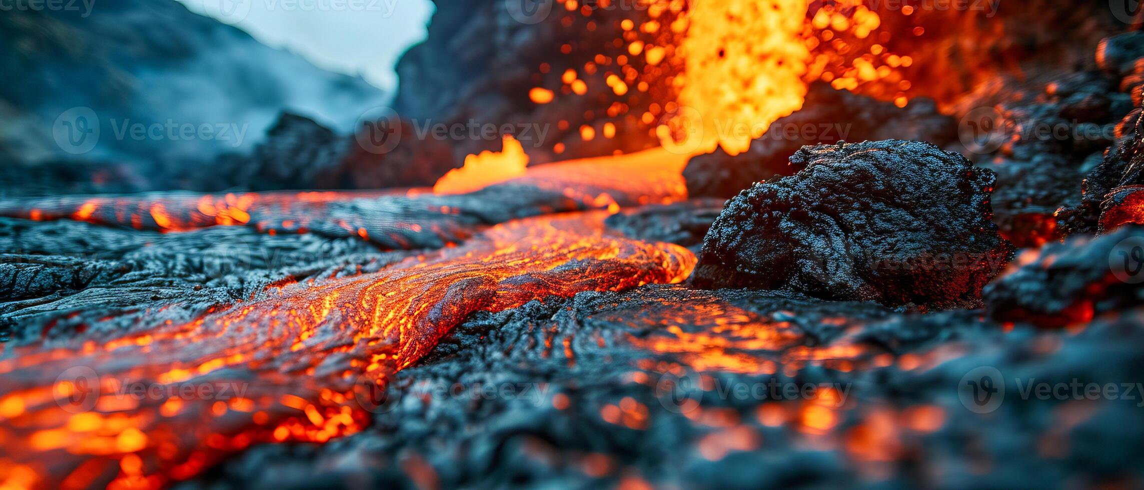 ai généré spectaculaire fermer de embrasé fondu lave couler contre une atténuation ciel, mise en évidence la nature brut Puissance photo