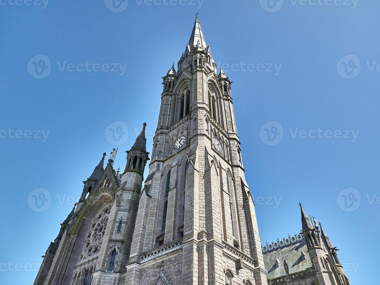 vieux catholique cathédrale bâtiment dans Irlande. Christian église, ancien gothique architecture photo