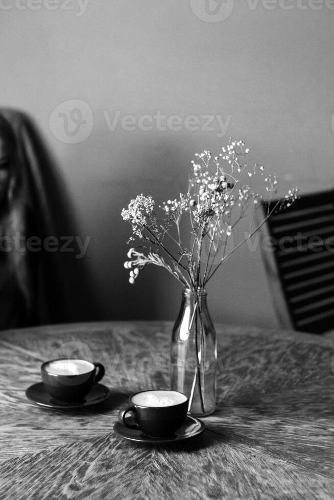 café tasse proche vue noir et blanc photo arrière-plan, tasse de thé ou café sur le table