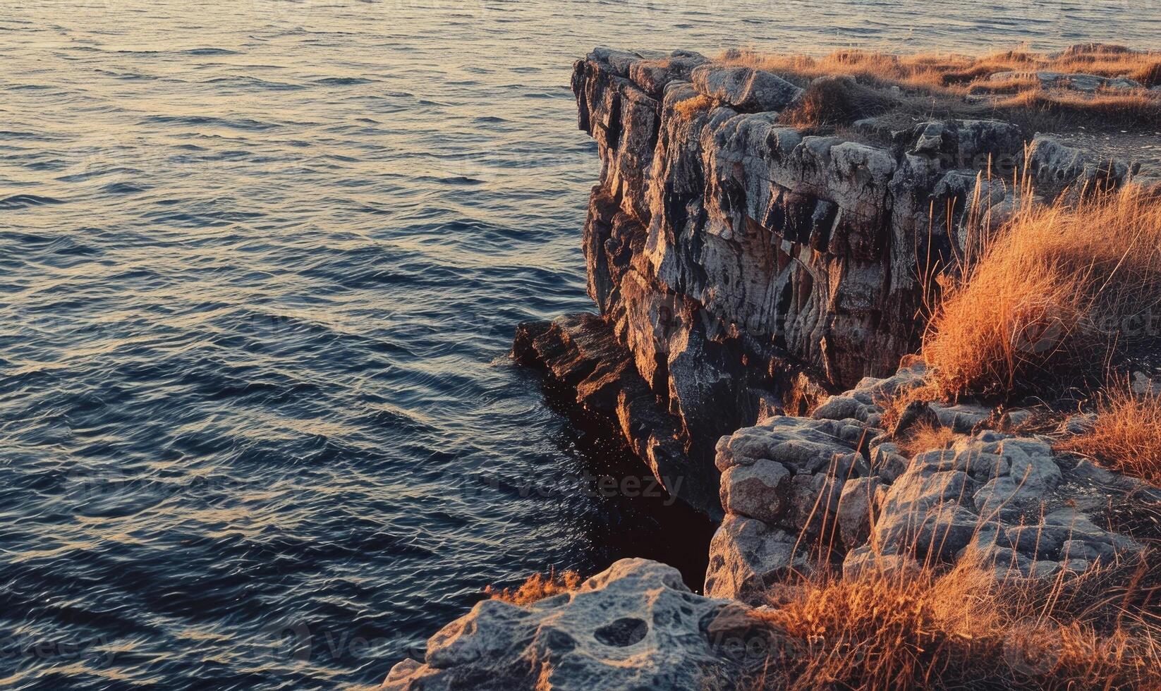 ai généré magnifique paysage marin avec falaises et mer dans le soir. photo