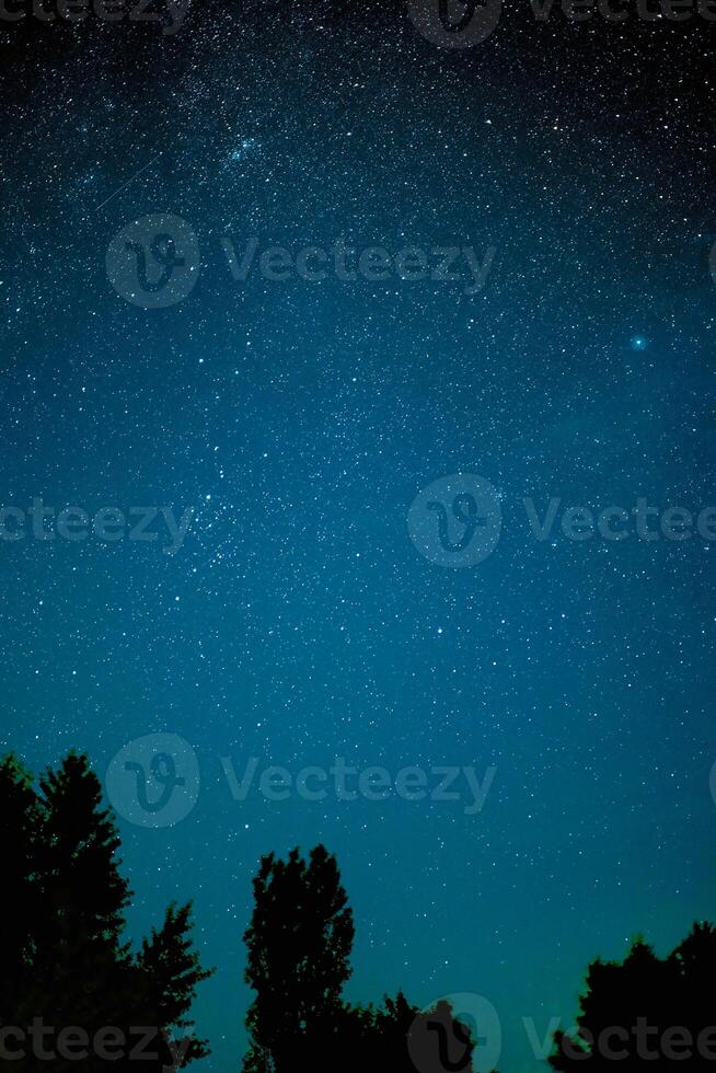 étoile nuit galaxie étoiles espace poussière dans le univers, longue exposition photographier, avec grain. photo
