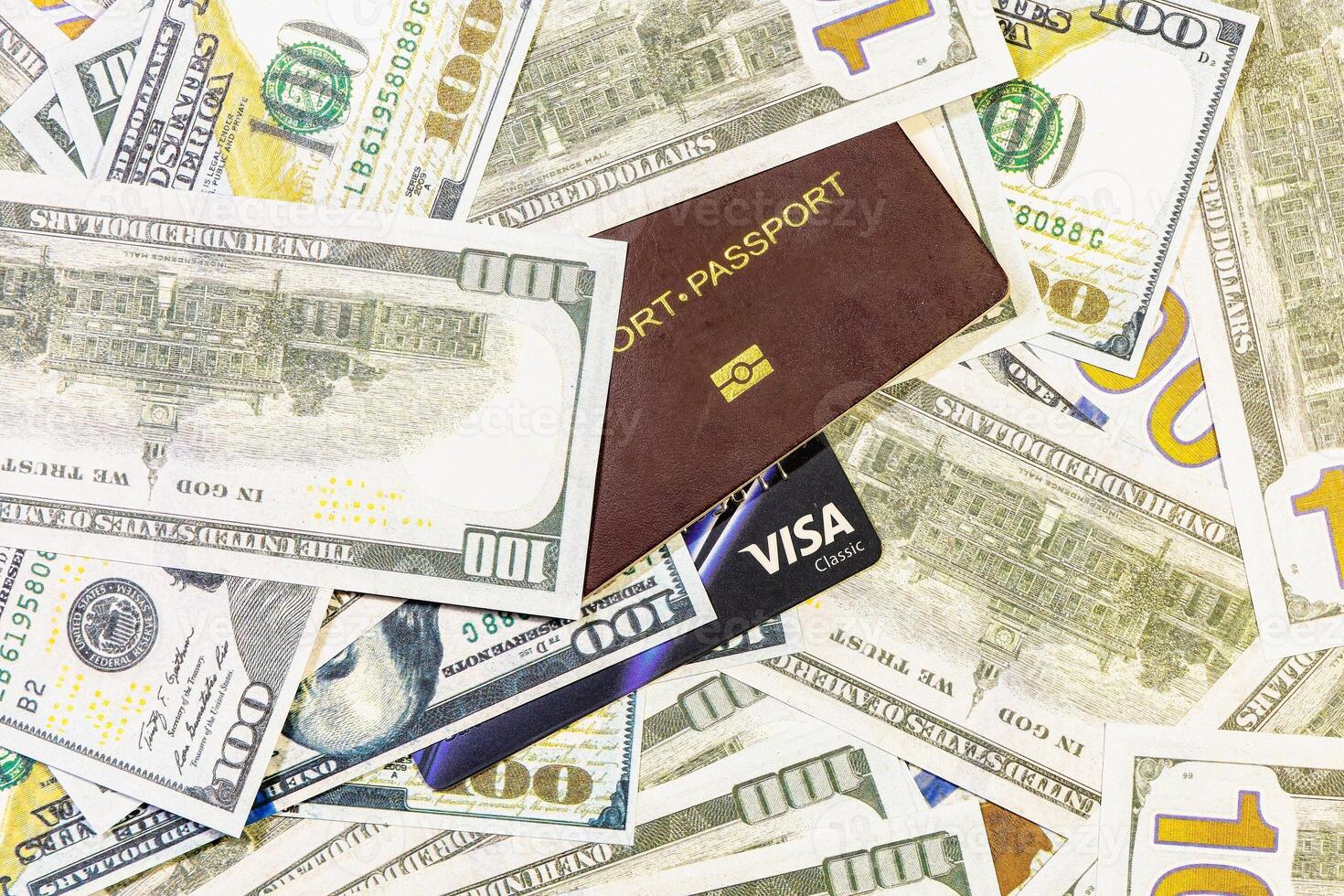 américain devise billet de banque américain dollars comme une symbole de la prospérité et Succès dans affaires et affaires avec crédit carte visa et passeport photo