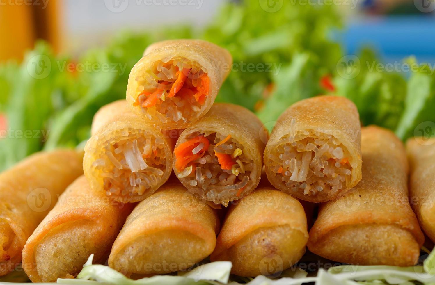 frit chinois traditionnel rouleaux de printemps alimentaire photo