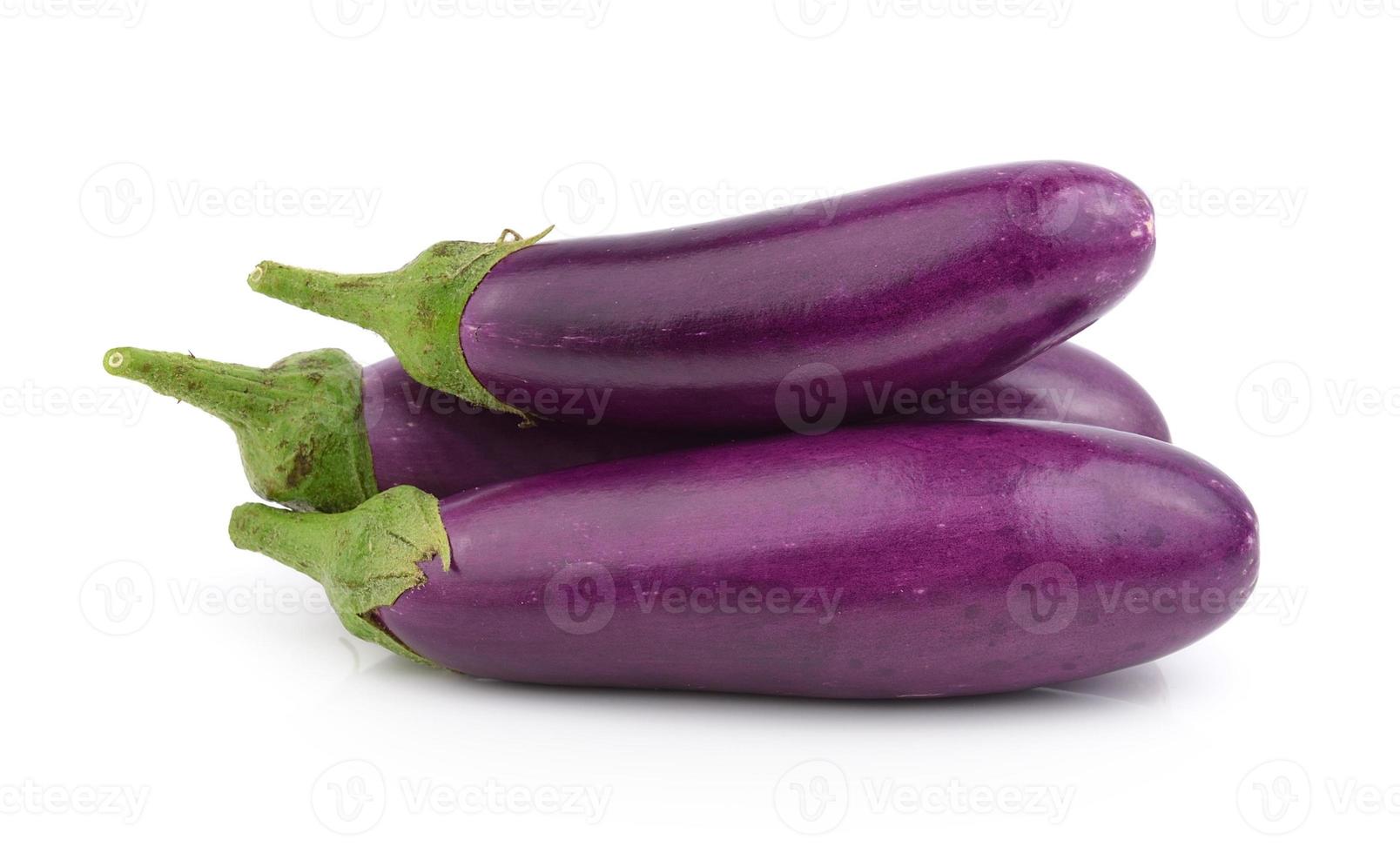 aubergine isolé sur fond blanc photo