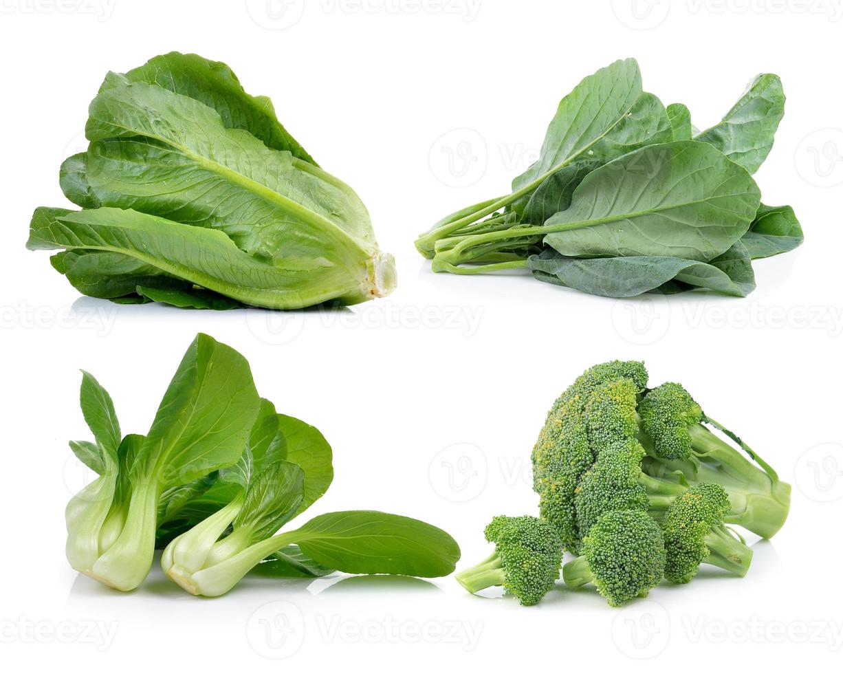 brocoli, laitue, brocoli chinois, cos, bok choy sur fond blanc photo