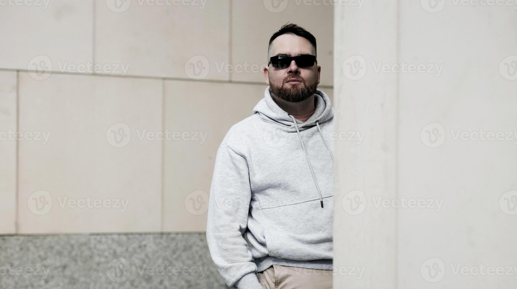 branché Masculin modèle avec coiffure et barbe photo